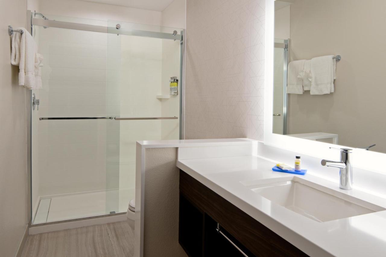 Holiday Inn Express & Suites - Valencia - Santa Clarita By Ihg Exterior photo