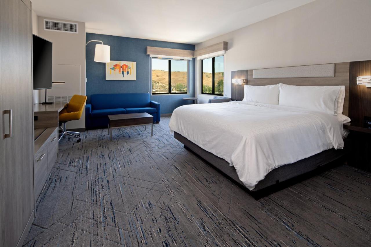 Holiday Inn Express & Suites - Valencia - Santa Clarita By Ihg Exterior photo