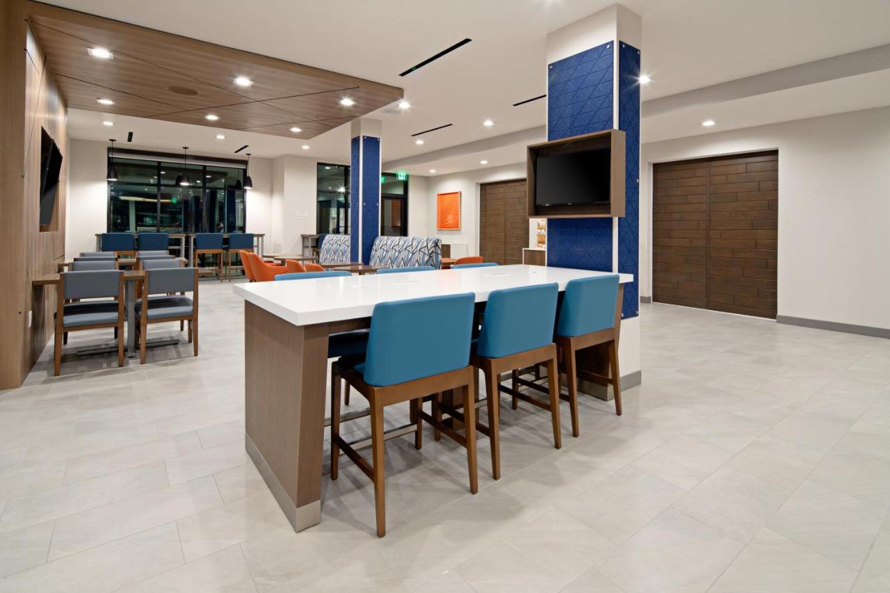 Holiday Inn Express & Suites - Valencia - Santa Clarita By Ihg Exterior photo
