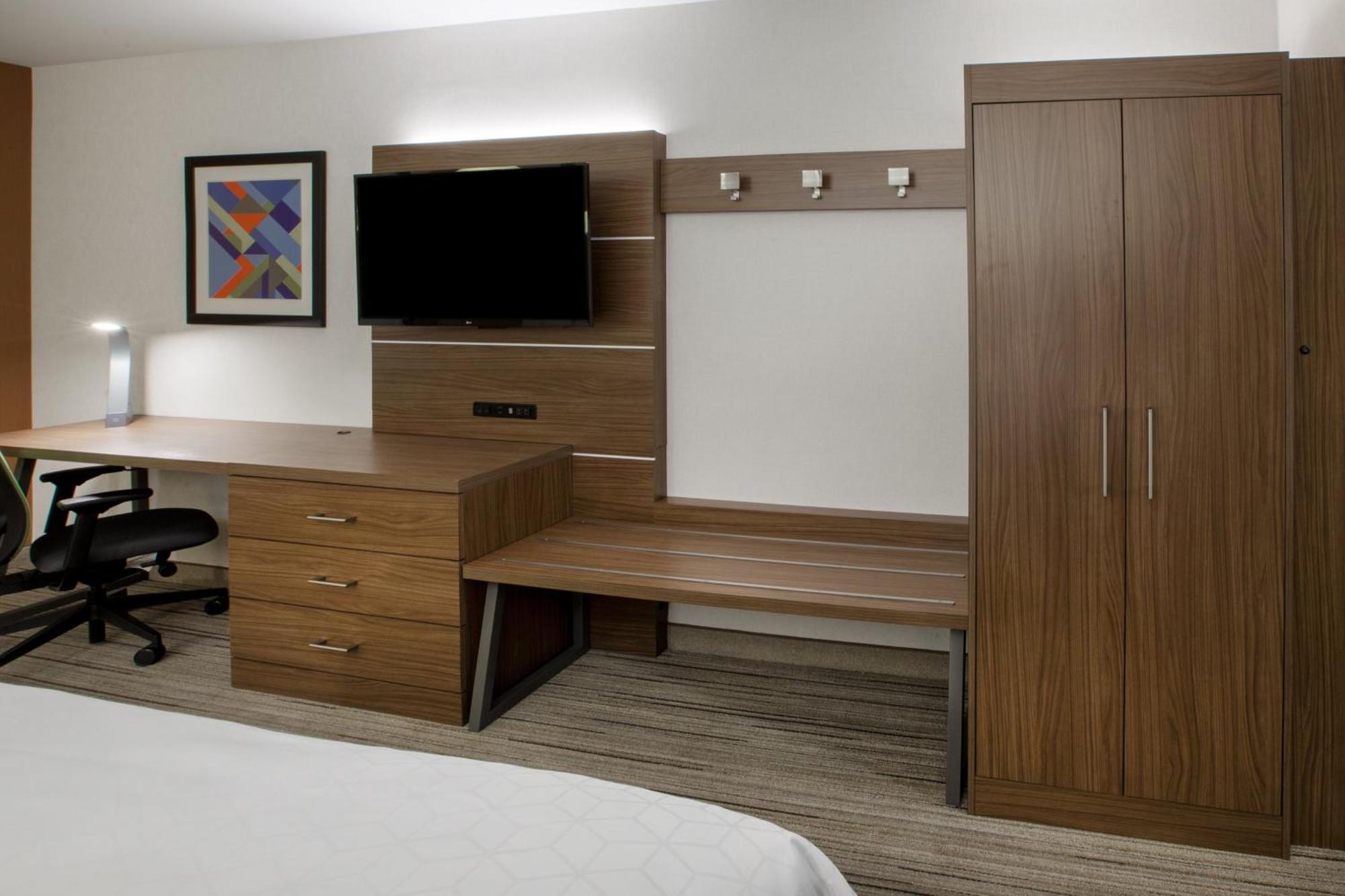 Holiday Inn Express & Suites - Valencia - Santa Clarita By Ihg Exterior photo