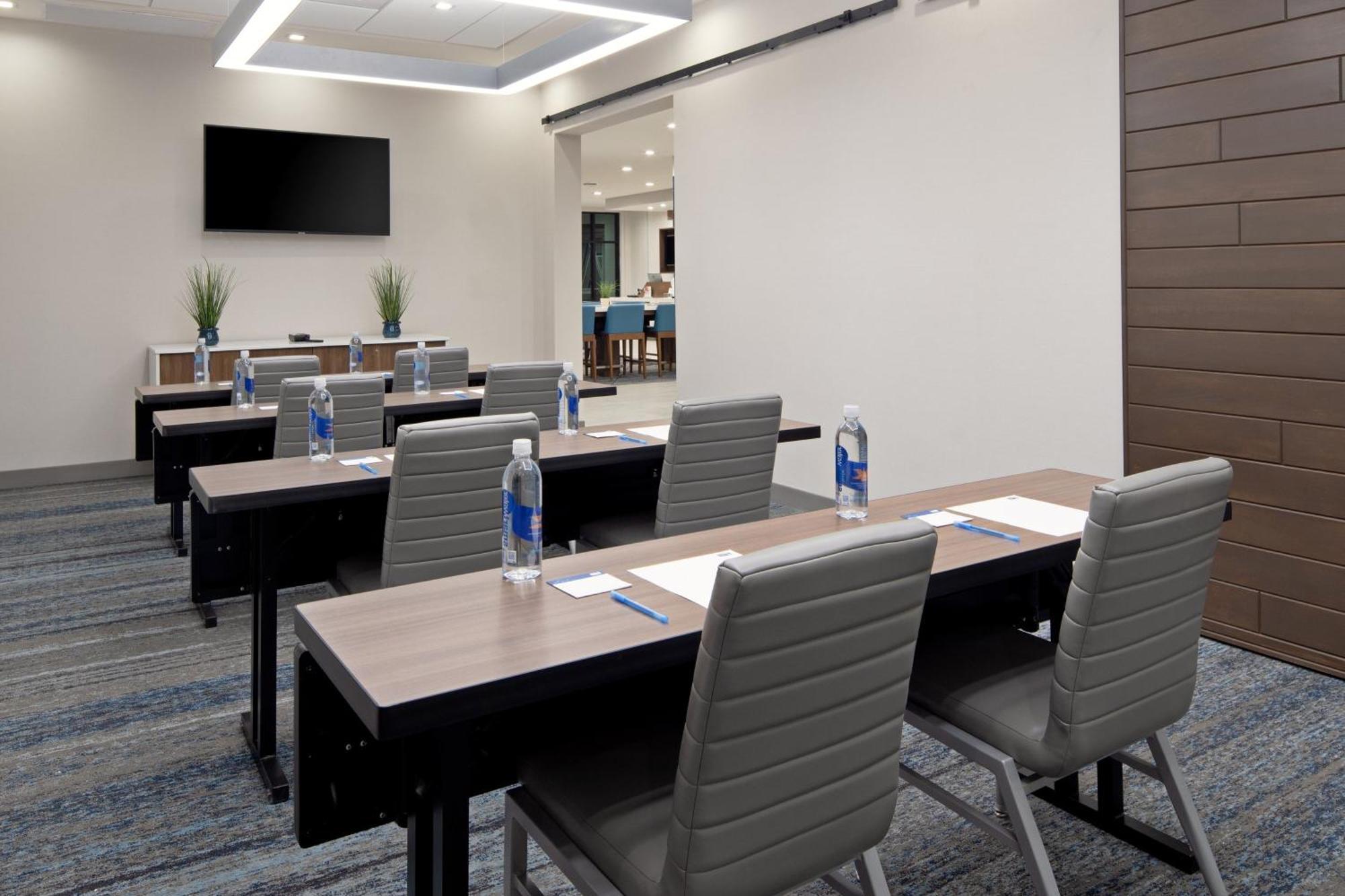Holiday Inn Express & Suites - Valencia - Santa Clarita By Ihg Exterior photo